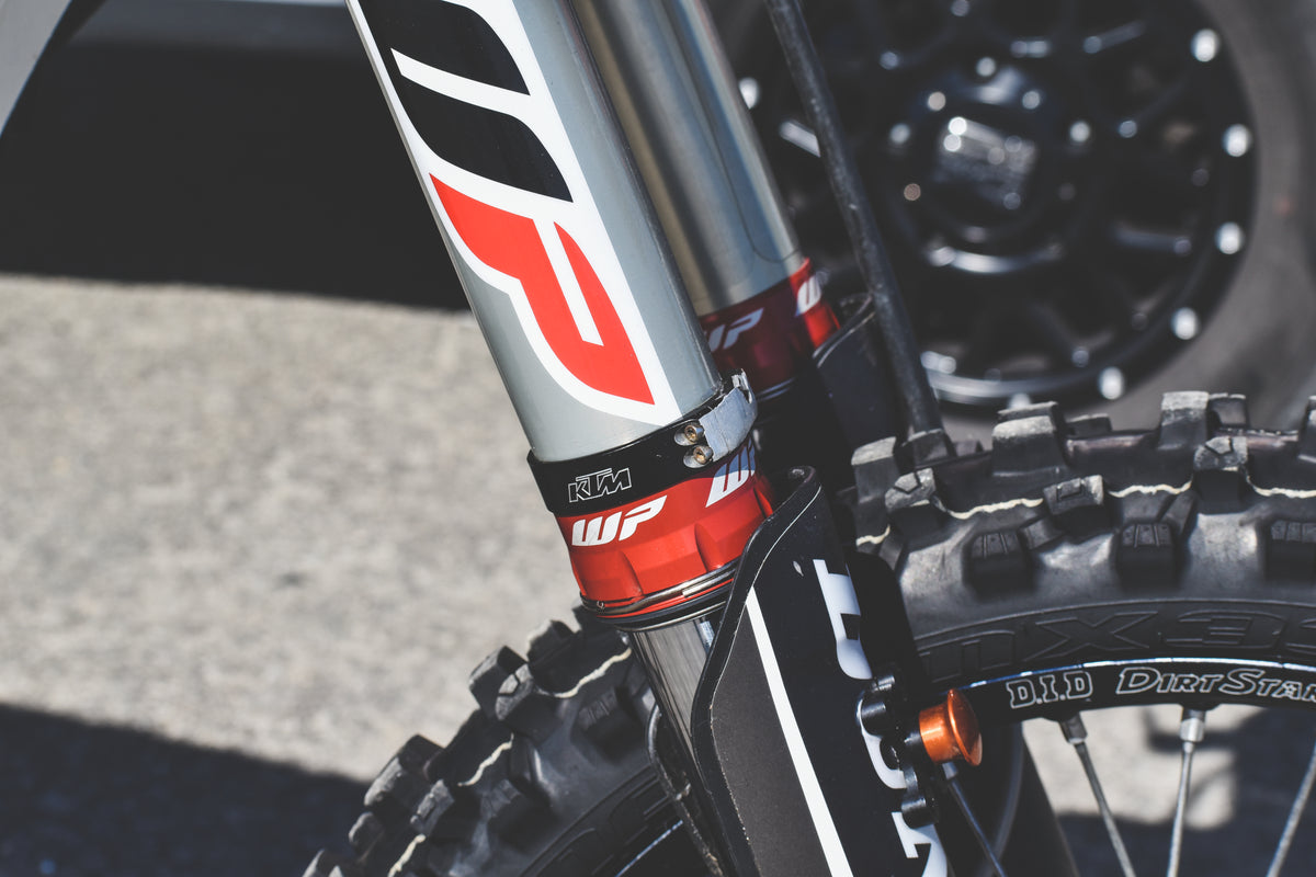 Fourche de suspension WP sur une moto KTM